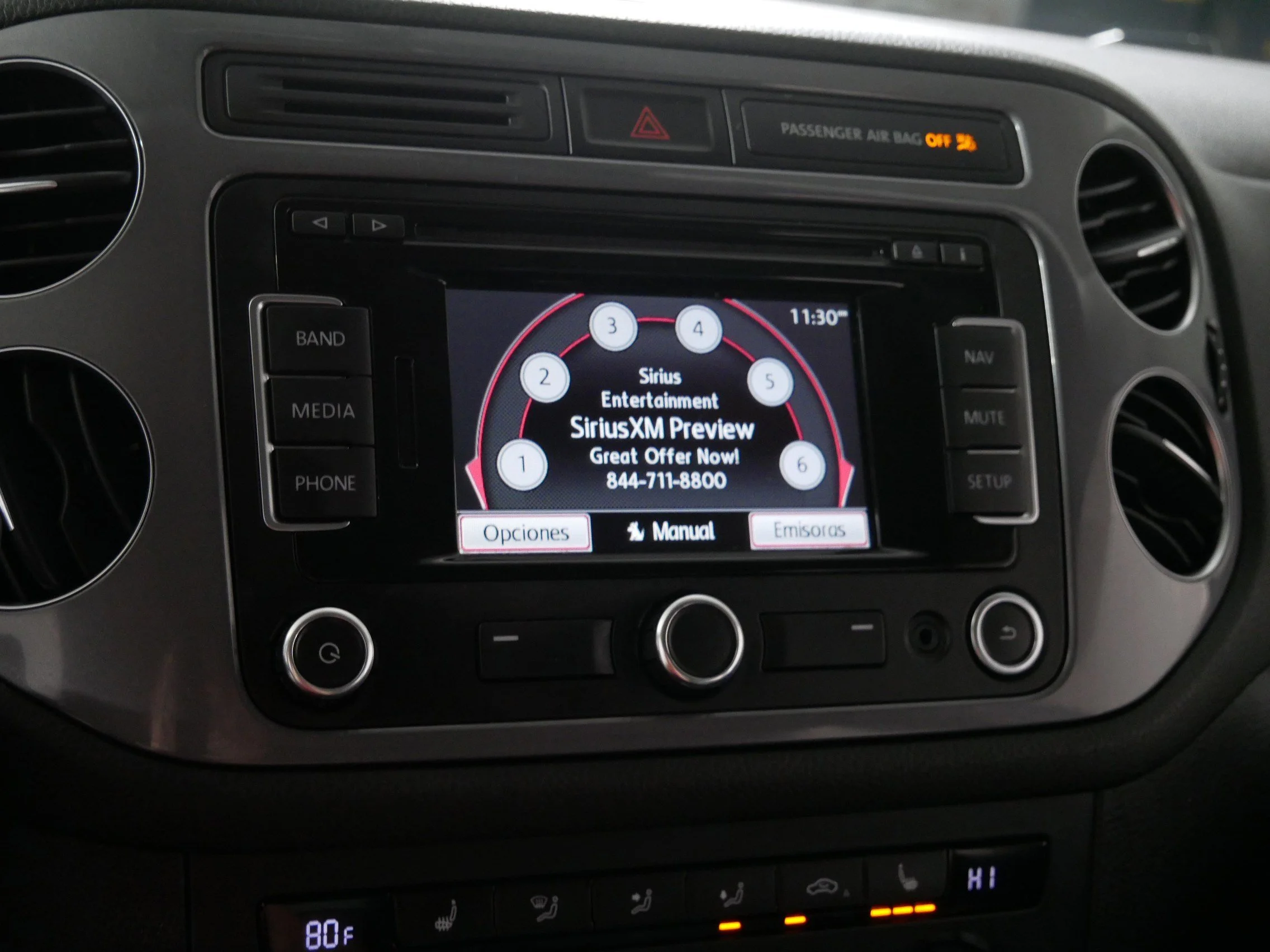 Used 2014 Pepper Gray Metallic Volkswagen SE image 22