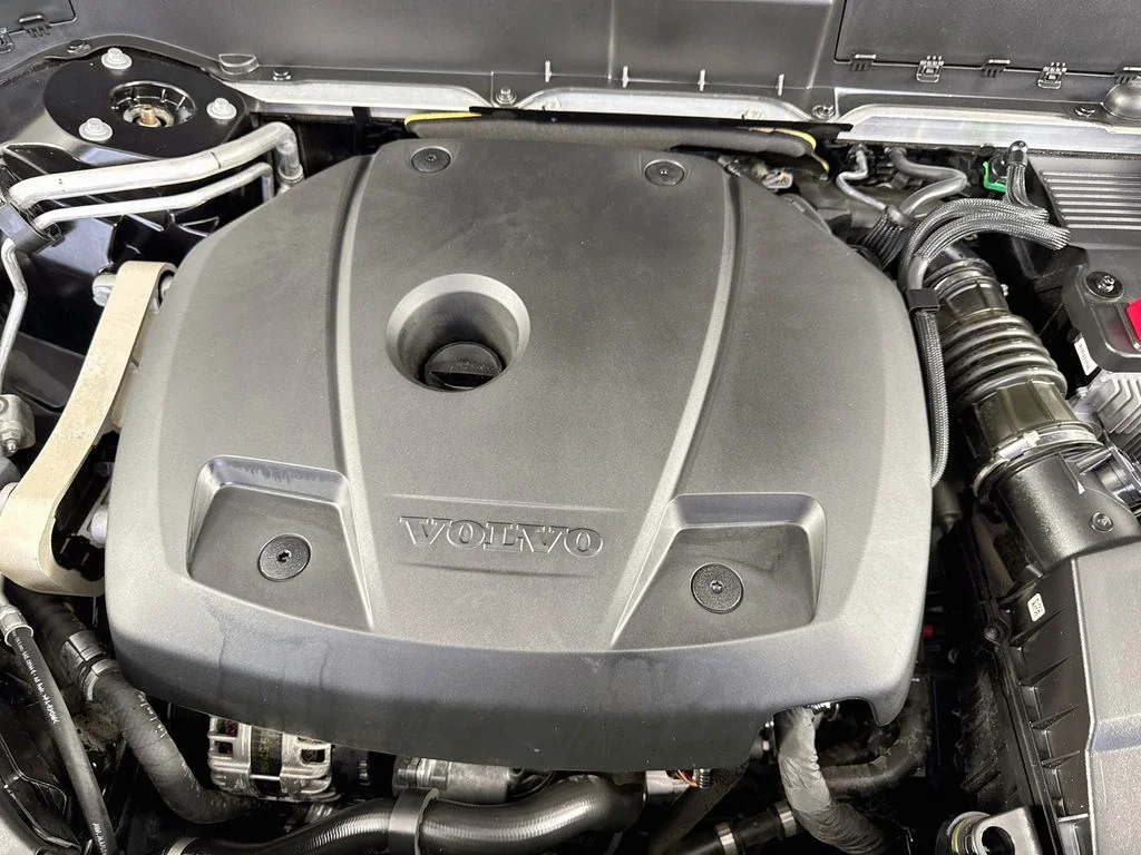 Used 2021 Onyx Black Metallic Volvo T6 Momentum image 42