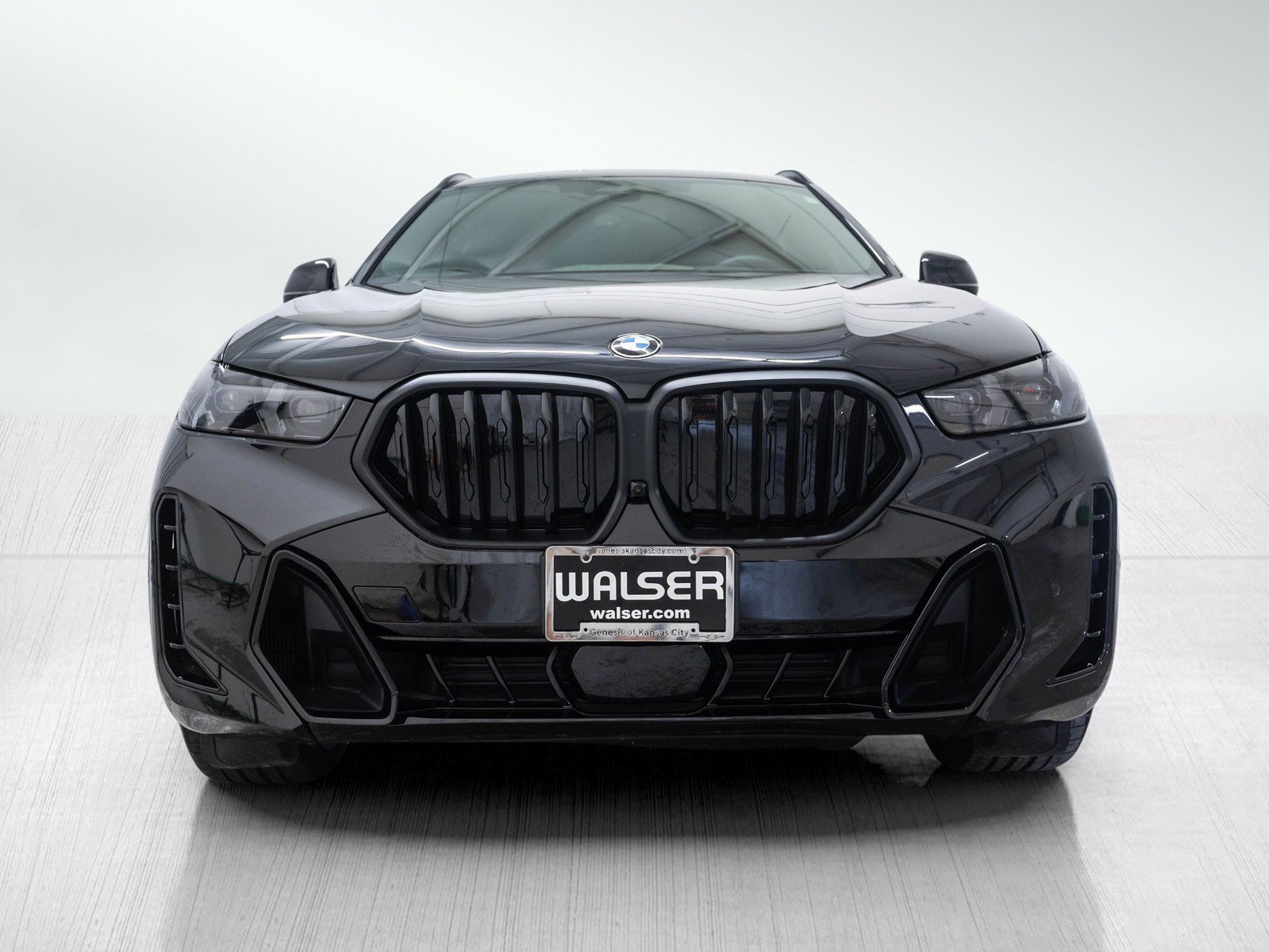 Used 2025 BMW X6 40i with VIN 5UX33EX00S9X84314 for sale in Kansas City