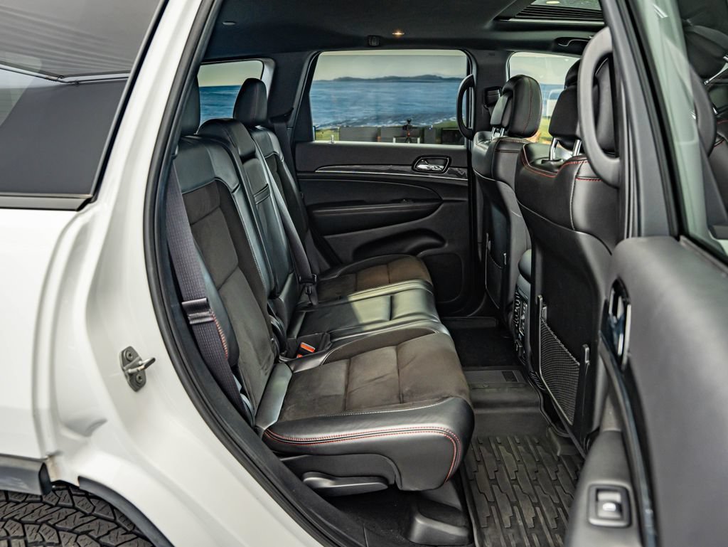 Used 2019 Bright White Clearcoat Jeep Trailhawk image 37
