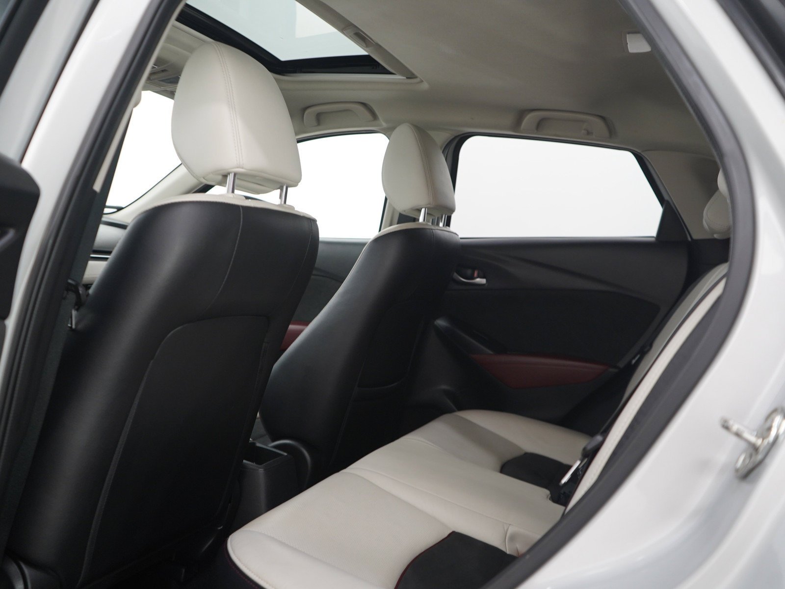 Used 2016 Crystal White Pearl Mica Mazda Grand Touring image 17