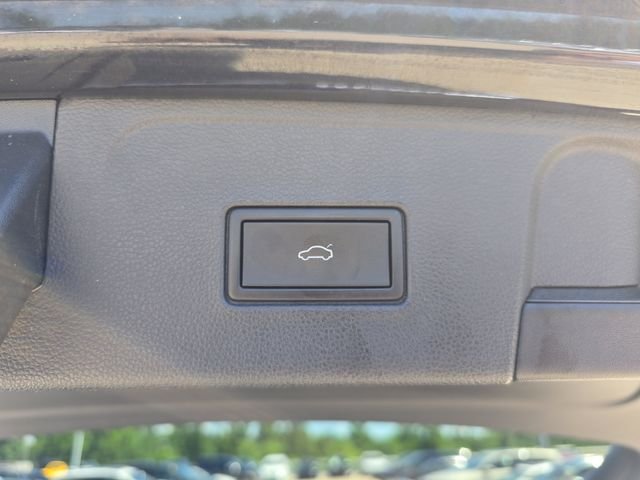 Used 2021 Black Volkswagen SEL Premium image 17