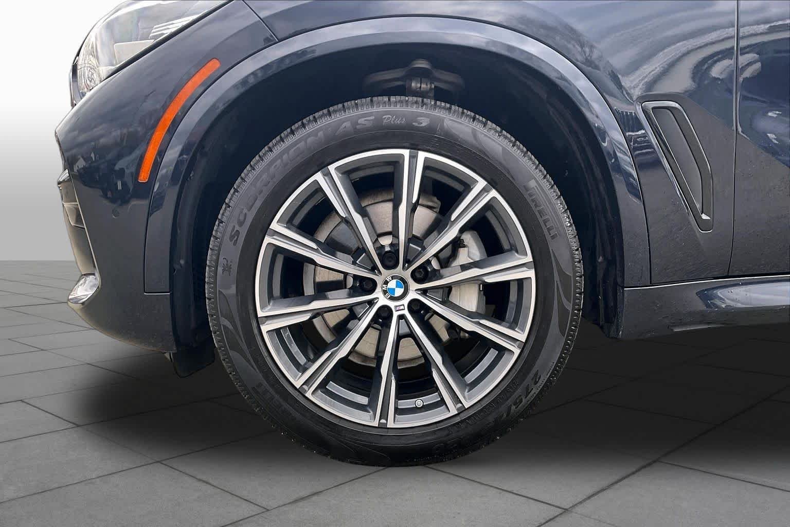 Used 2021 Carbon Black Metallic BMW xDrive40i image 10