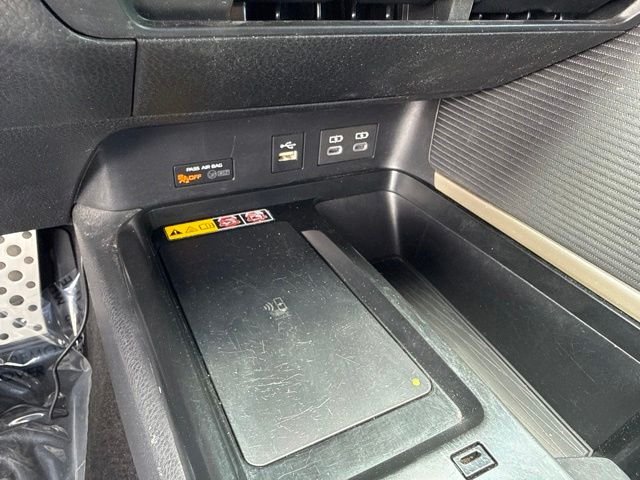 2025 Toyota Camry SE - Photo 24