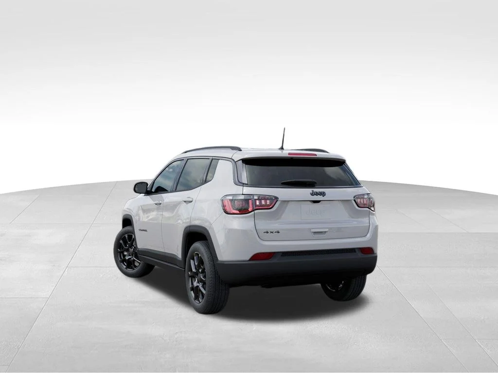 New 2026 Bright White Clearcoat Jeep Latitude image 3