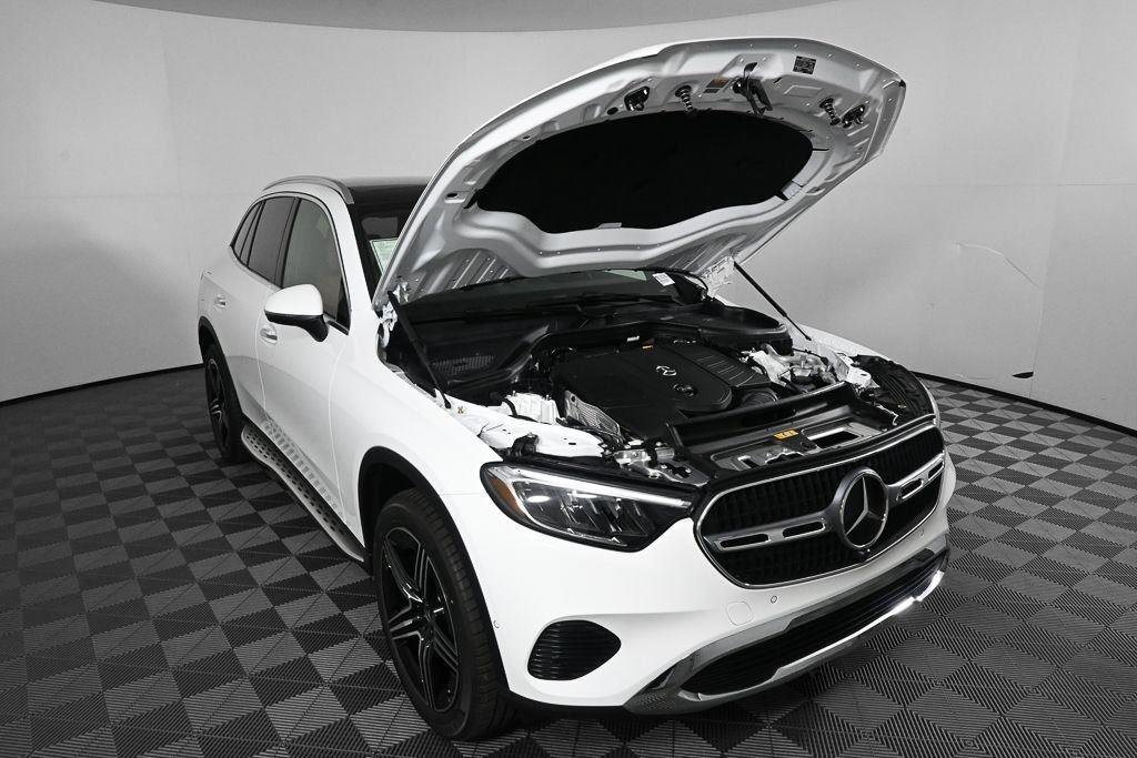 New 2026 Polar White Mercedes-Benz GLC 300 image 34
