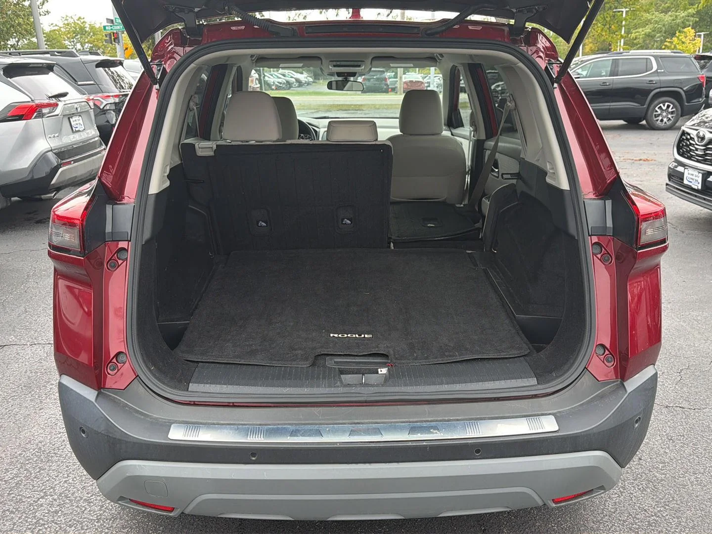 Used 2023 Scarlet Ember Tintcoat Nissan SV image 6