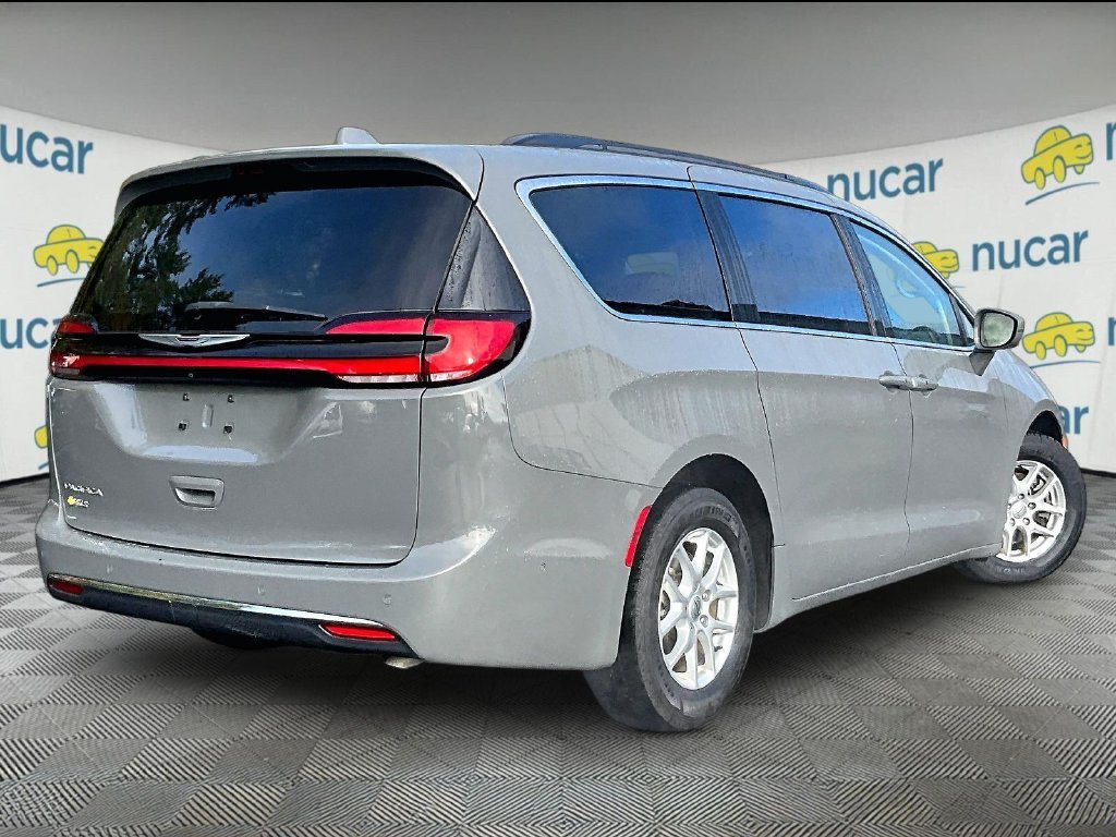 Used 2022 Ceramic Gray Clearcoat Chrysler Touring L image 6