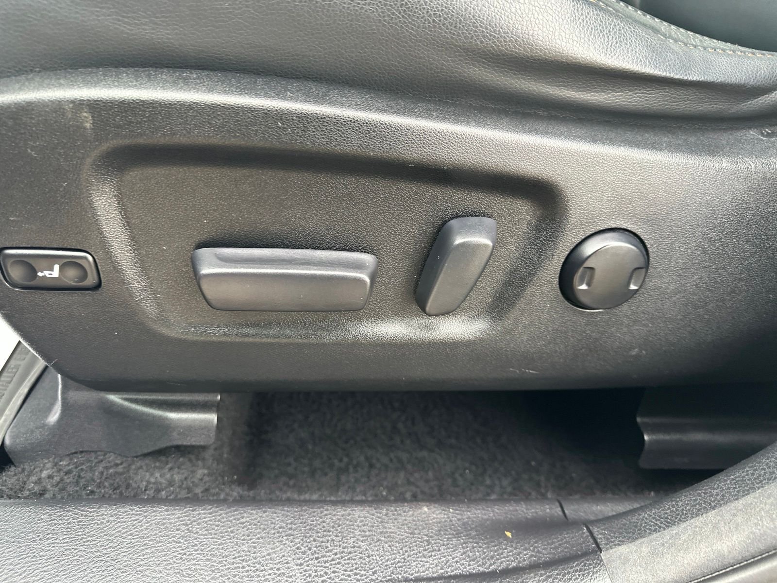 Used 2017  Toyota XLE image 14