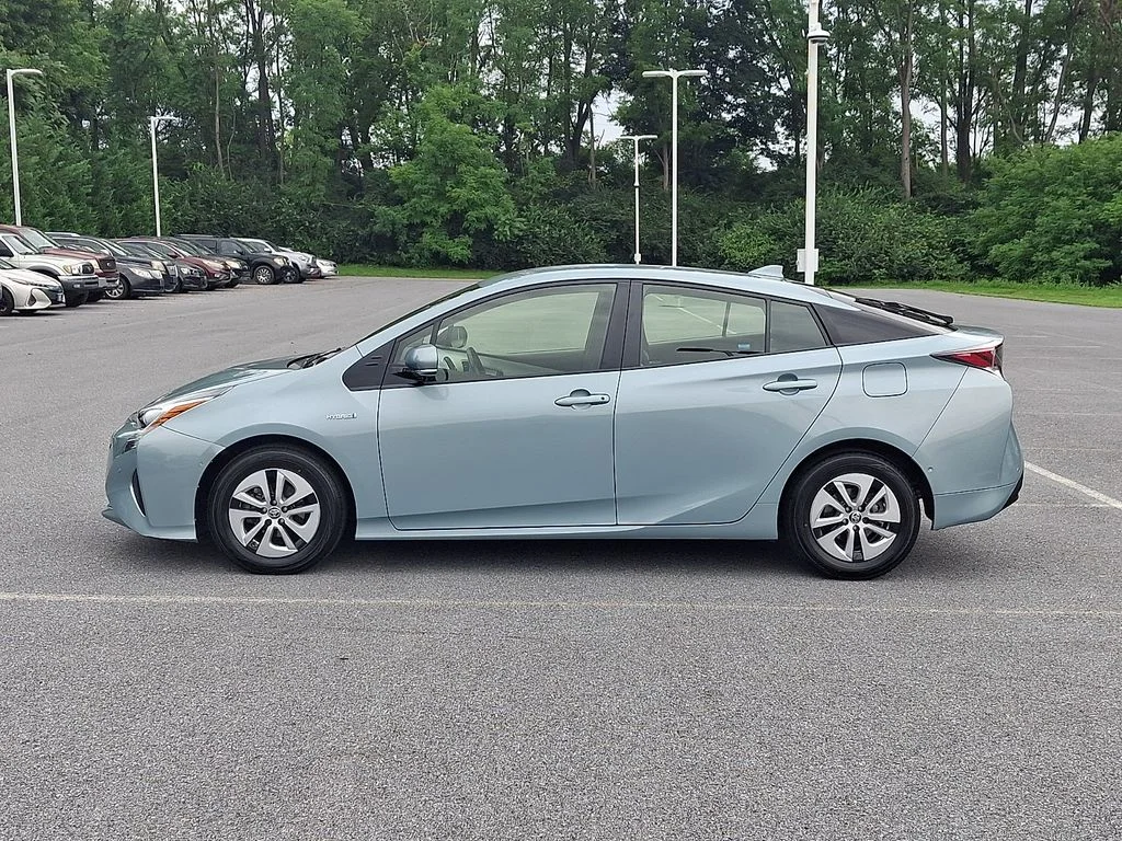 Certified Used 2018 Beige Toyota Three image 7