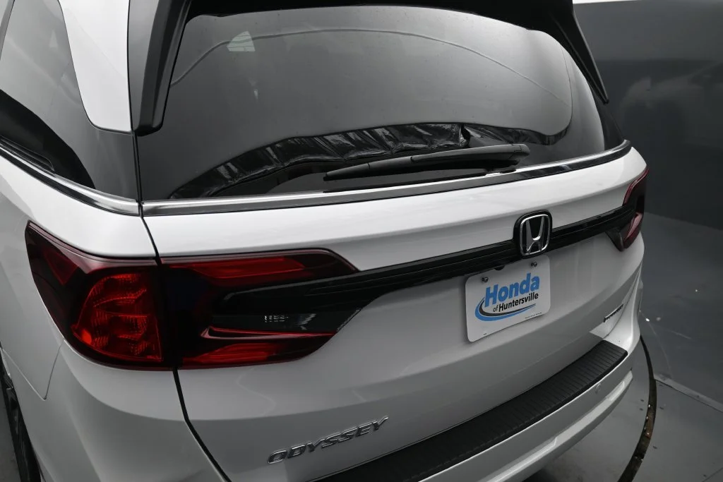 New 2027 Platinum White Pearl Honda Touring image 16