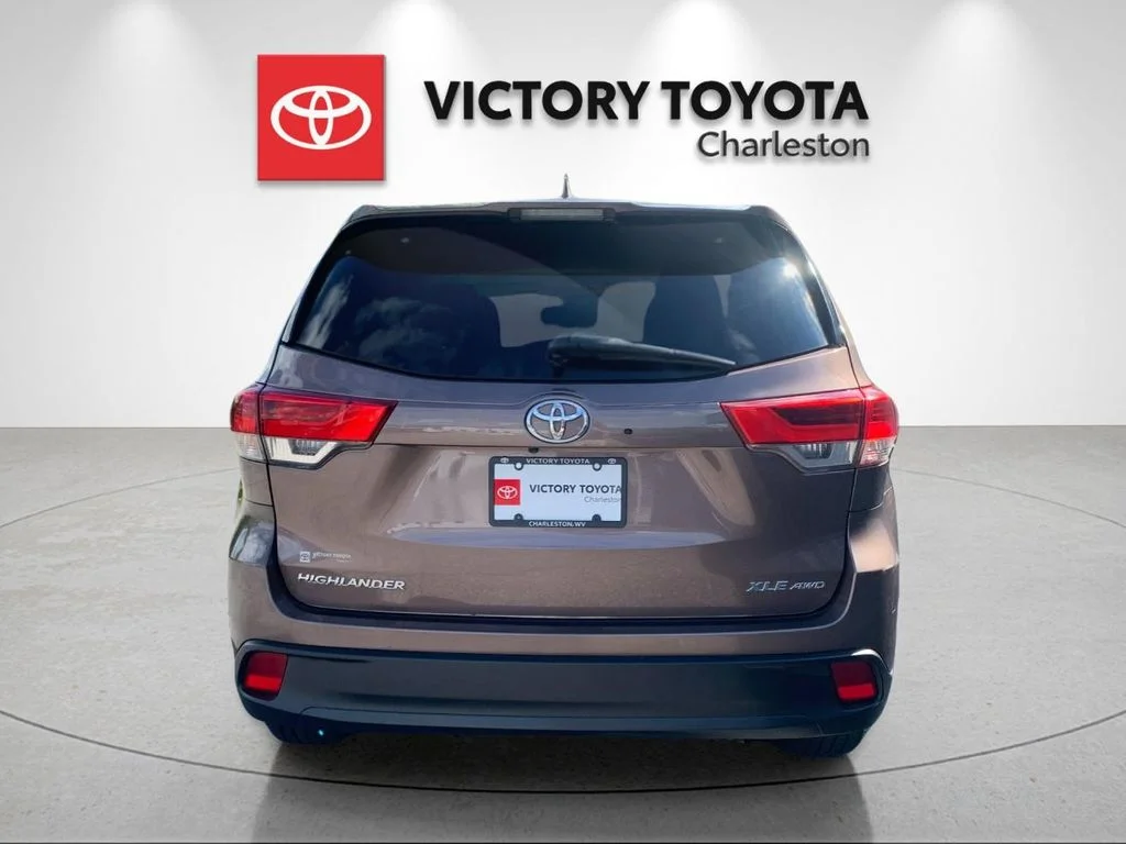 Used 2017 Brown Toyota XLE image 4