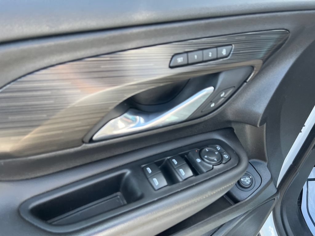 Used 2021 SUMMIT WHITE GMC SLT image 10