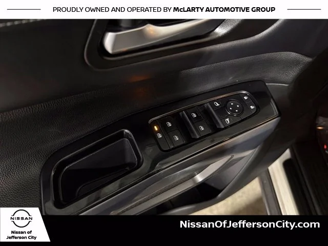 Used 2022 White Nissan SL image 22