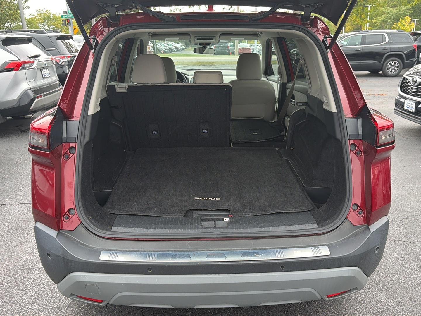Used 2023 Scarlet Ember Tintcoat Nissan SV image 6