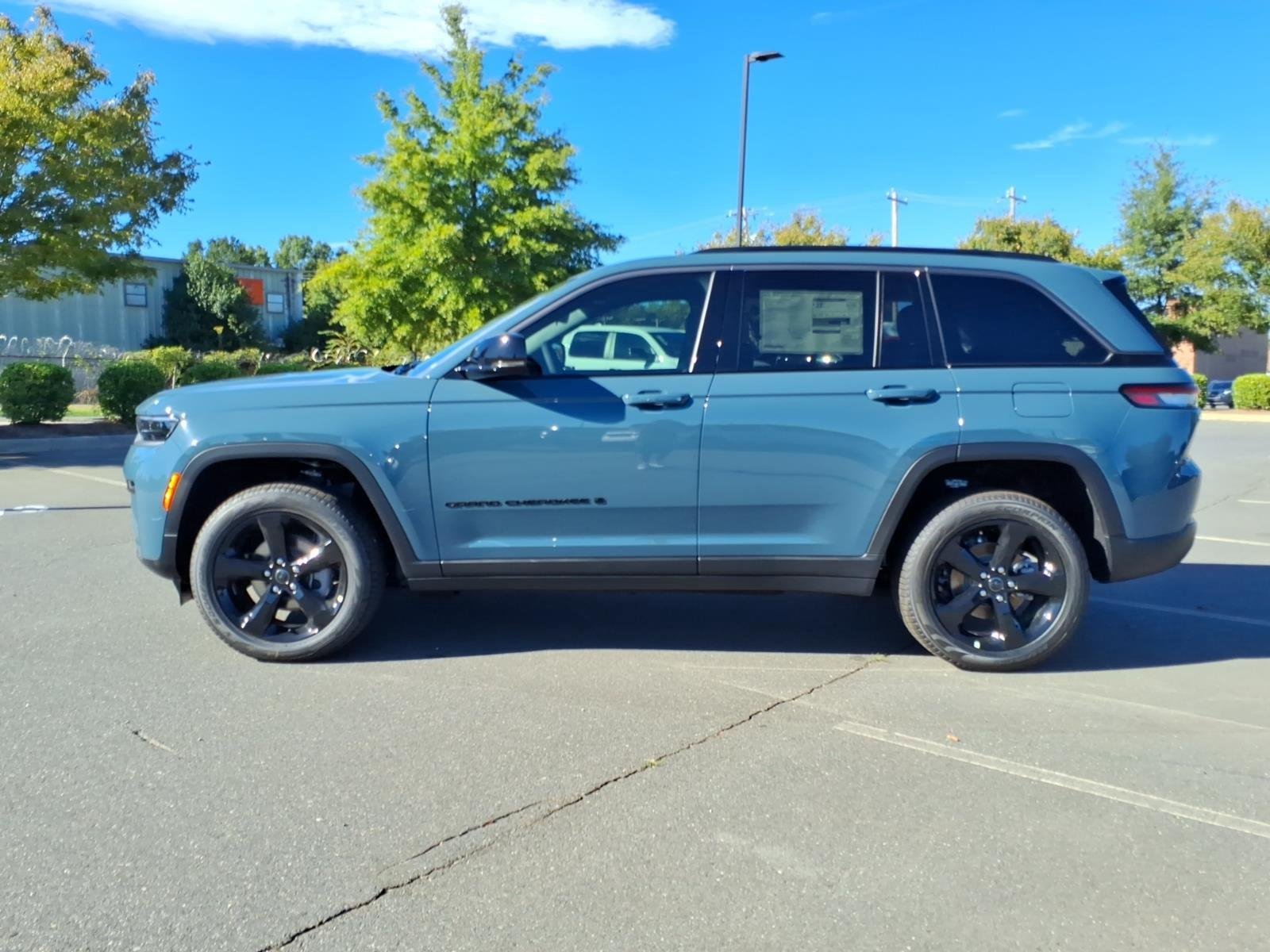 New 2027 Steel Blue Paint Jeep Limited image 3