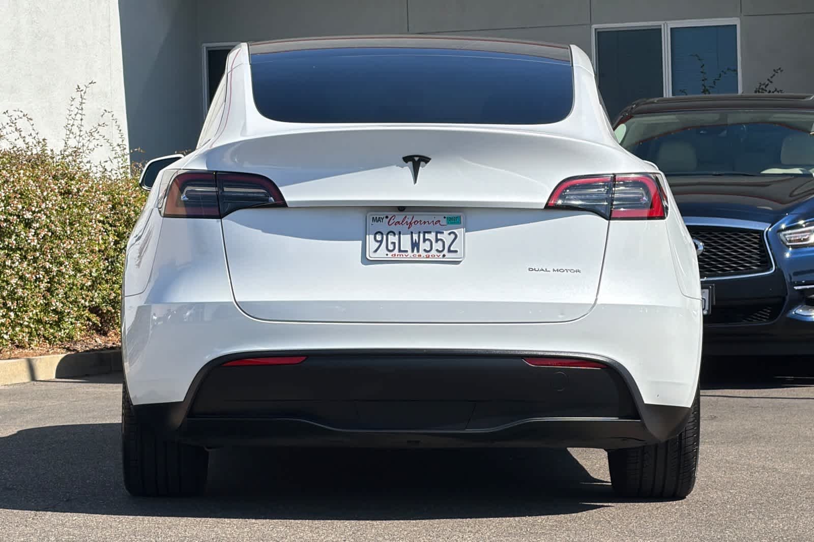Used 2023 White Tesla  image 8