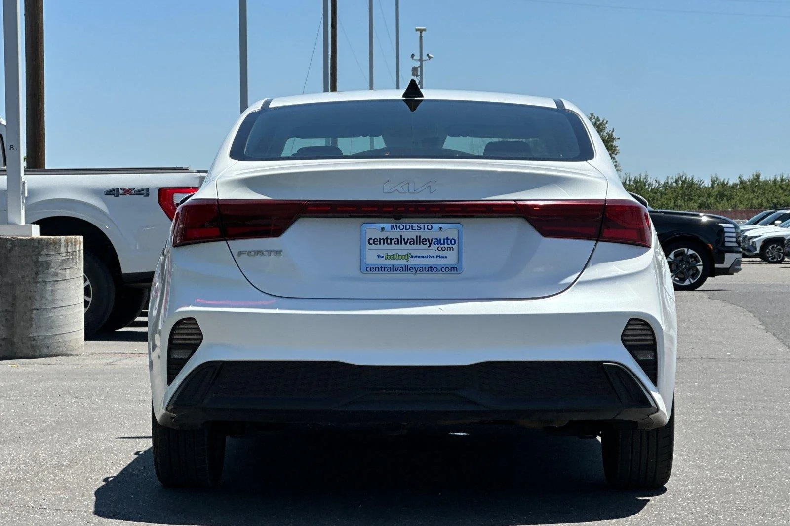 Used 2023 Snow White Pearl Kia LXS image 5