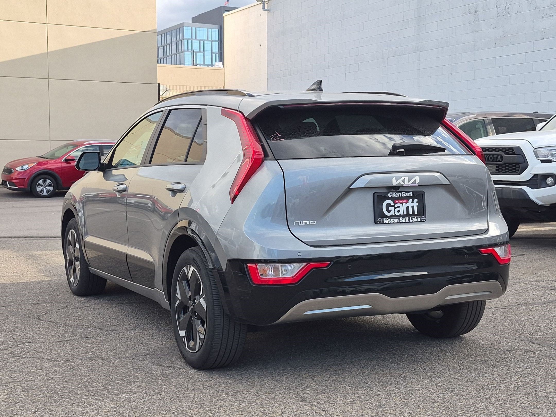 Ken Garff Cert 2024 Steel Gray Kia Wind image 5