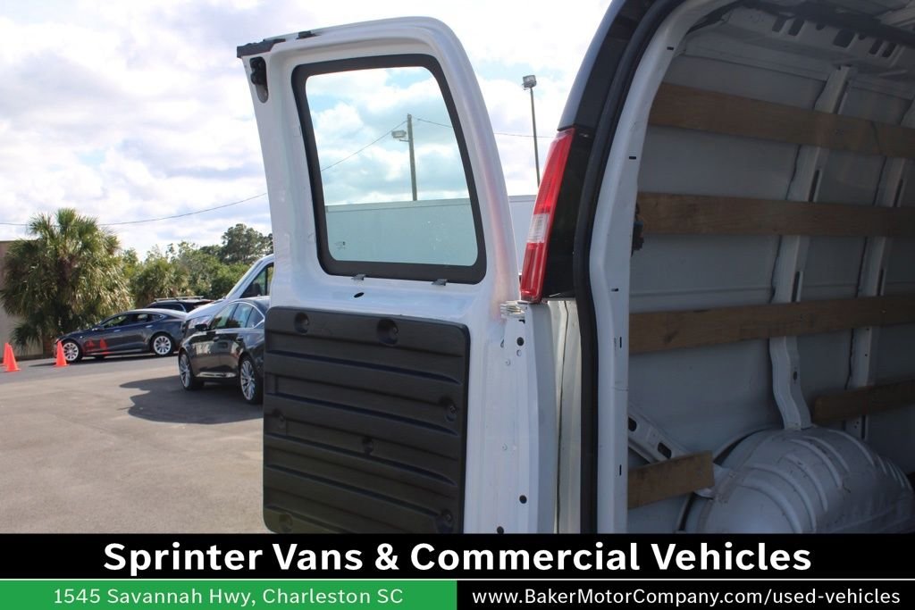 2023 GMC Savana Cargo Work Van - Photo 21