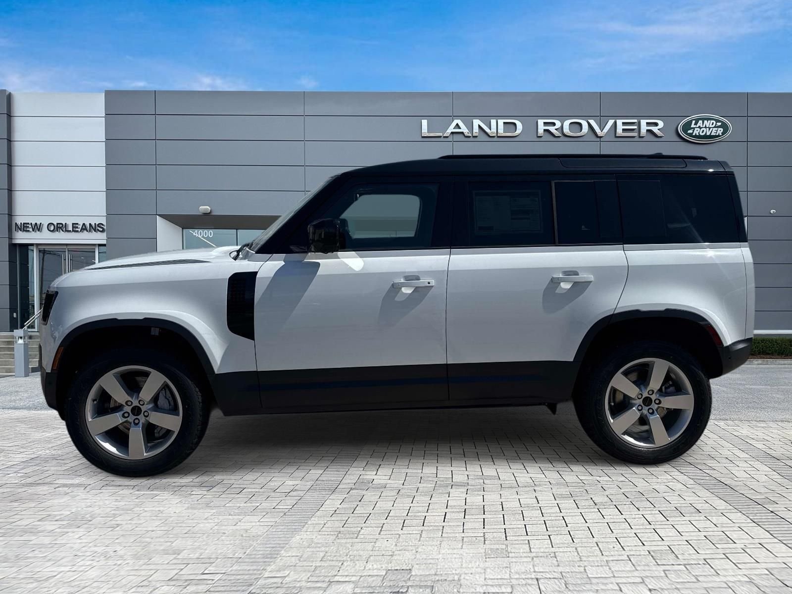 New 2026 Fuji White Land Rover S image 2