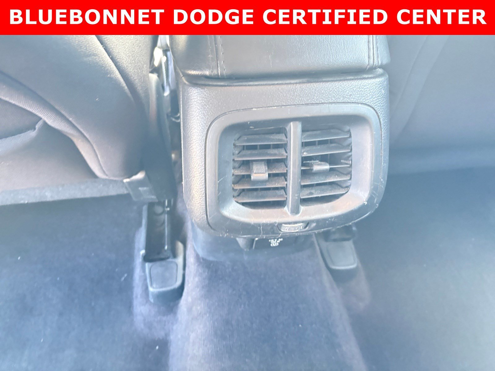 Used 2017 Bright White Clearcoat Jeep Latitude image 29