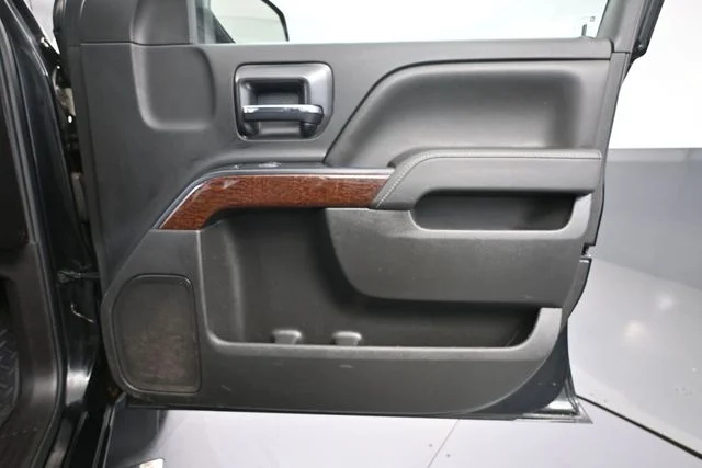 Used 2015 Black GMC SLE image 41