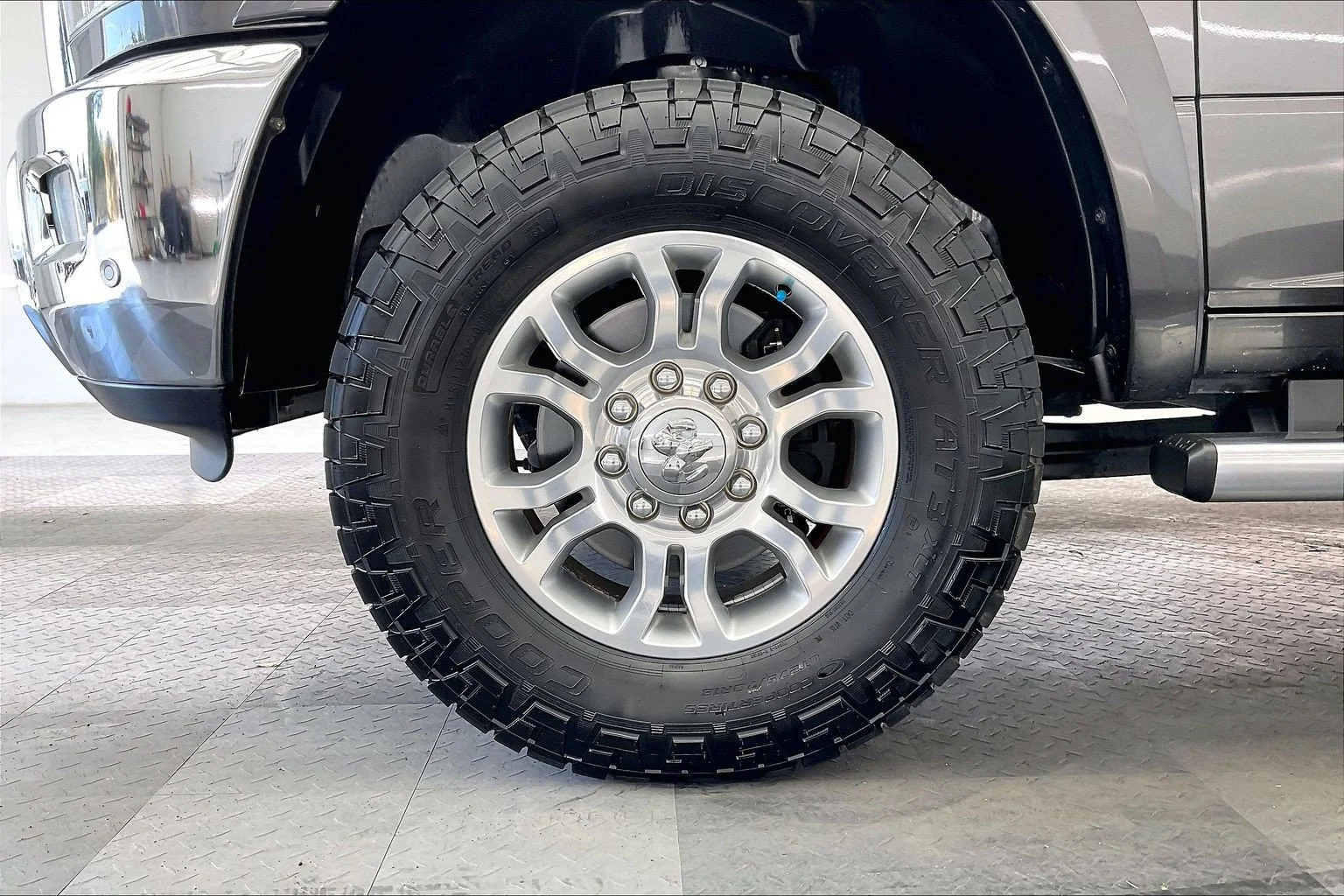 Used 2016 Granite Crystal Metallic Clearcoat Ram Laramie image 7