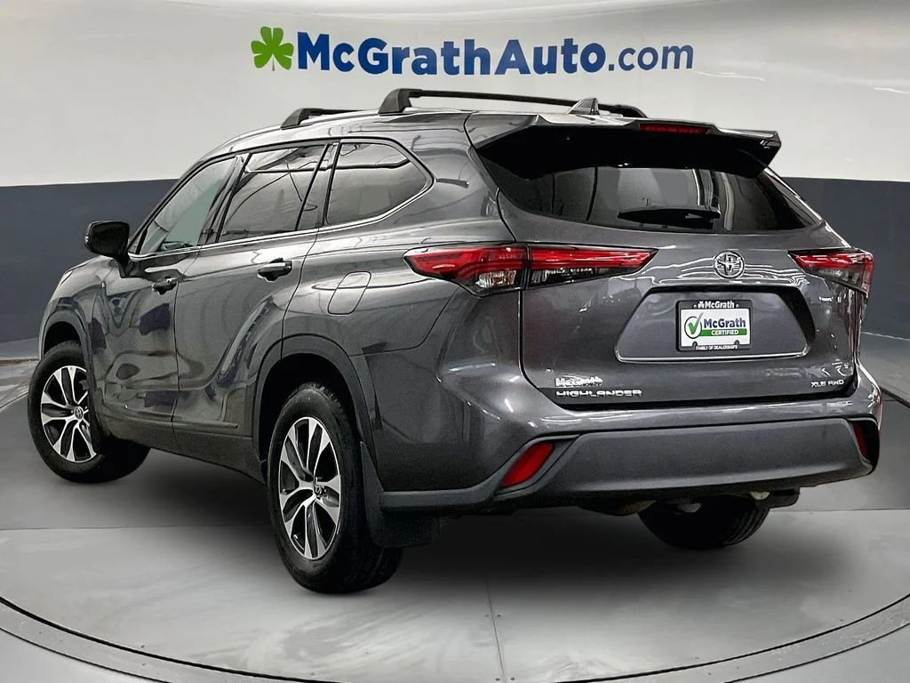 Used 2022 Gray Toyota XLE image 3