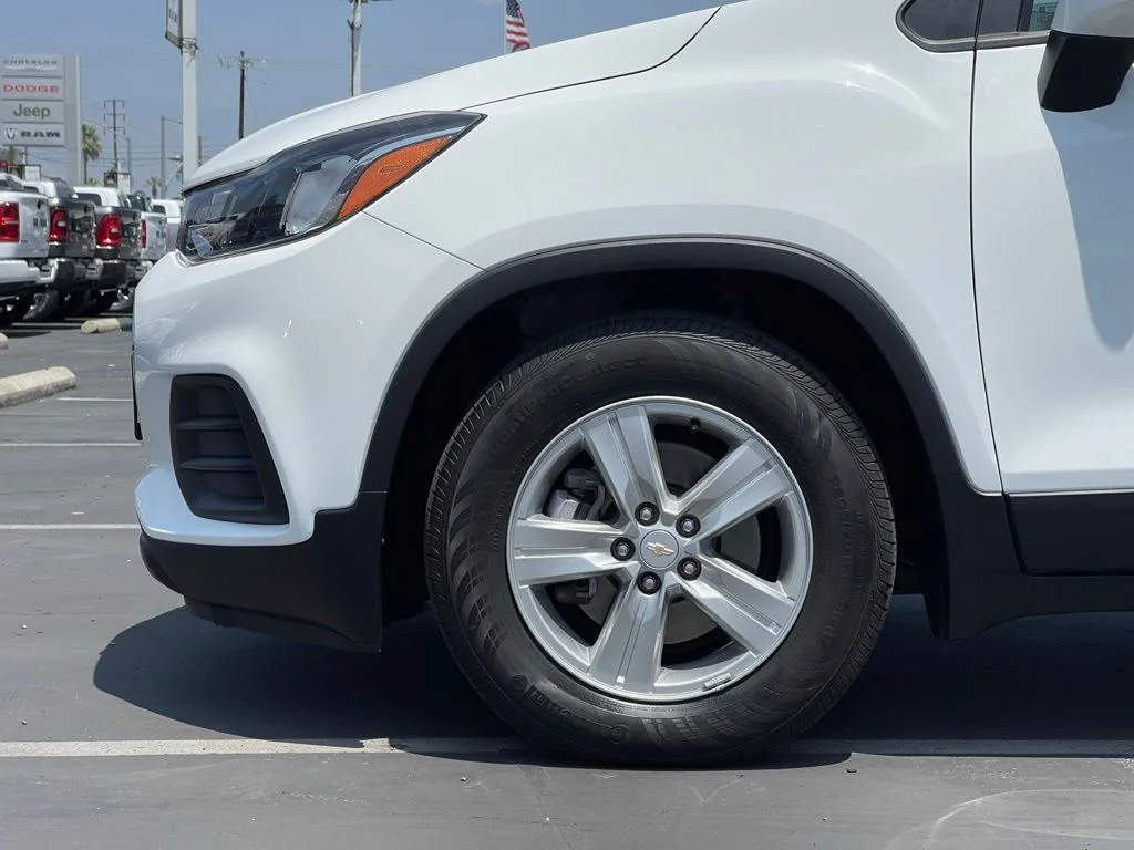 Used 2022 White Chevrolet LS image 11