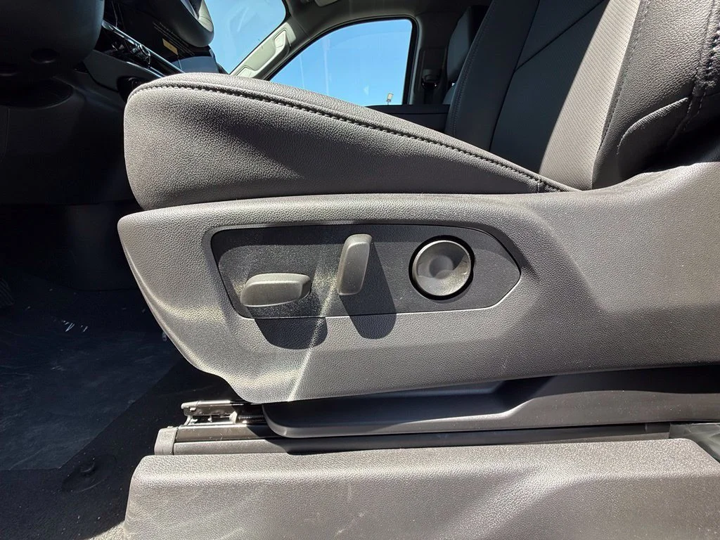 New 2026 Glacier White Tricoat GMC SLT image 33