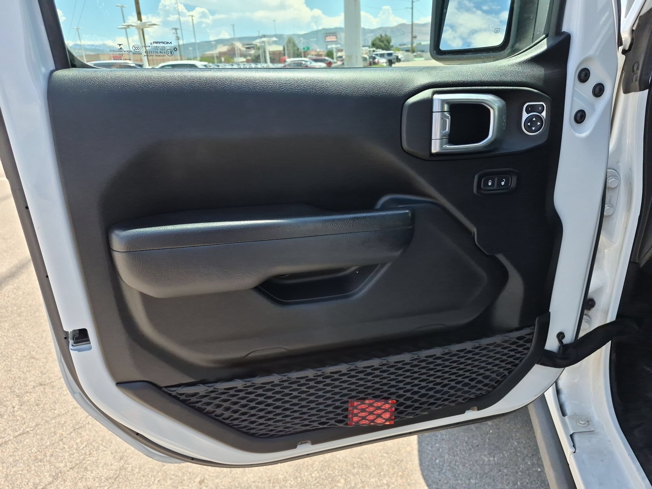 Used 2022 Bright White Clearcoat Jeep Mojave image 12