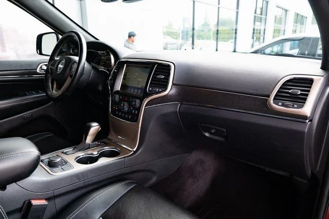 Used 2017 Red Jeep Limited image 28