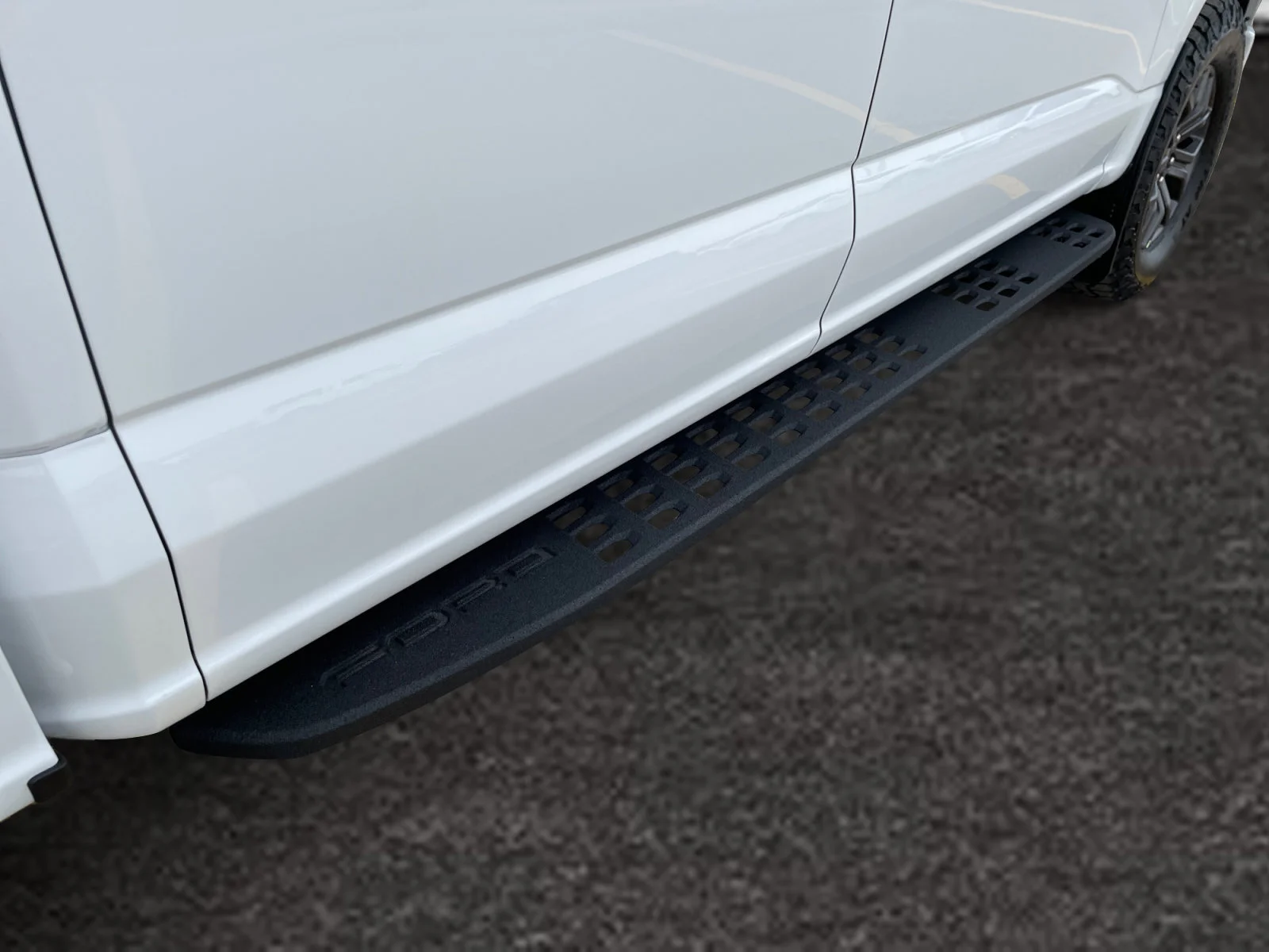 New 2026 Oxford White Ford Tremor image 11