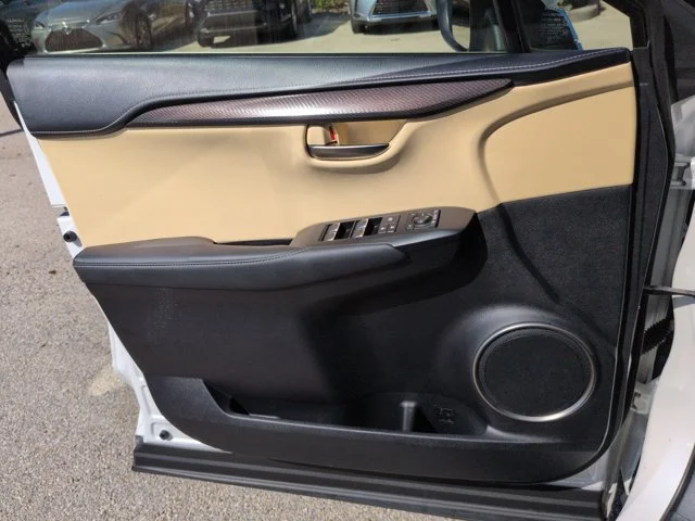 Used 2018 White Lexus 300h image 31