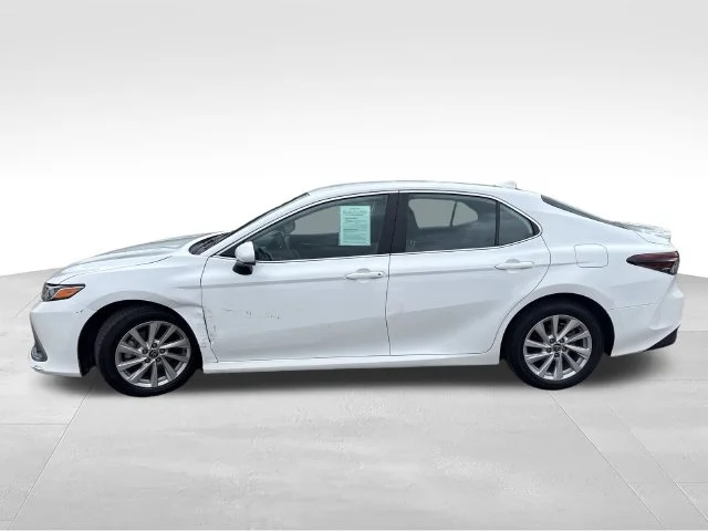Used 2022 White Toyota LE image 4
