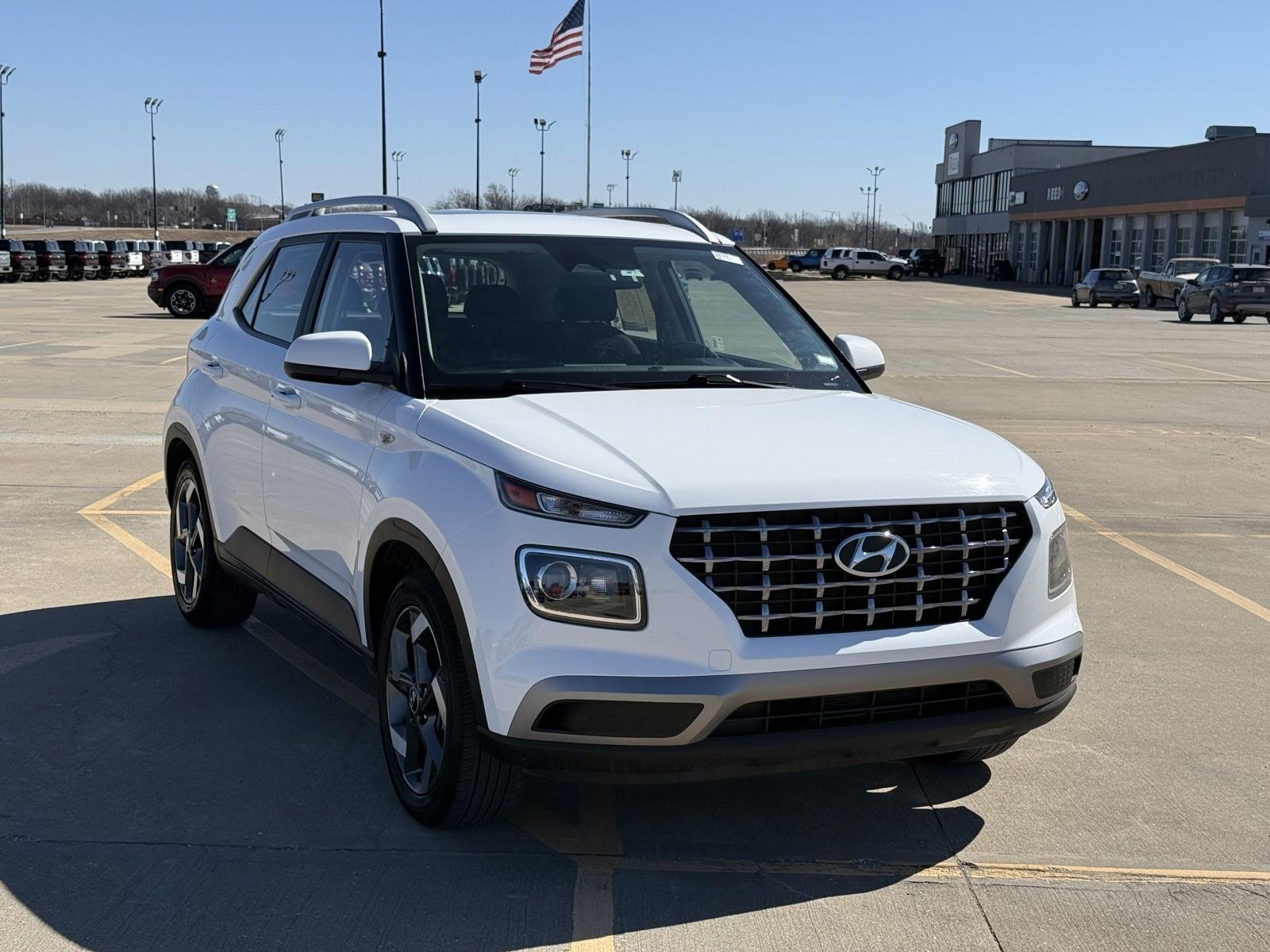 Used 2025 Hyundai Venue SEL with VIN KMHRC8A39SU350921 for sale in Kansas City