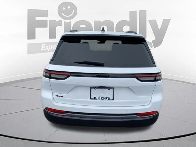 New 2026 Bright White Clear-Coat Exterior Paint Jeep Altitude image 5