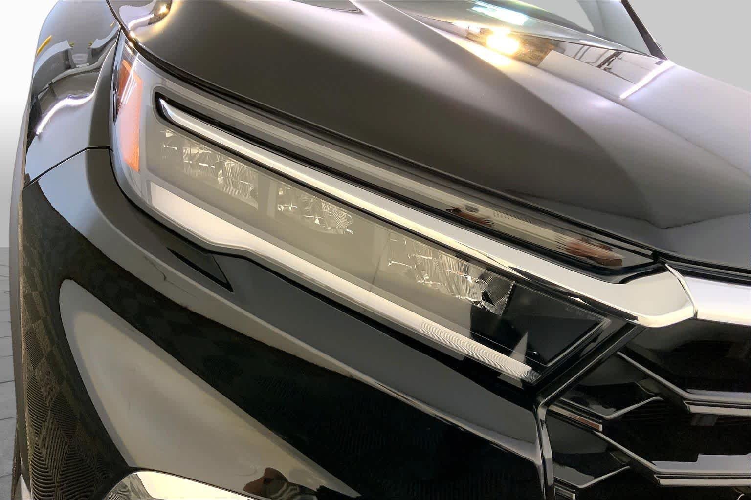 Used 2025 Crystal Black Pearl Honda Touring image 27