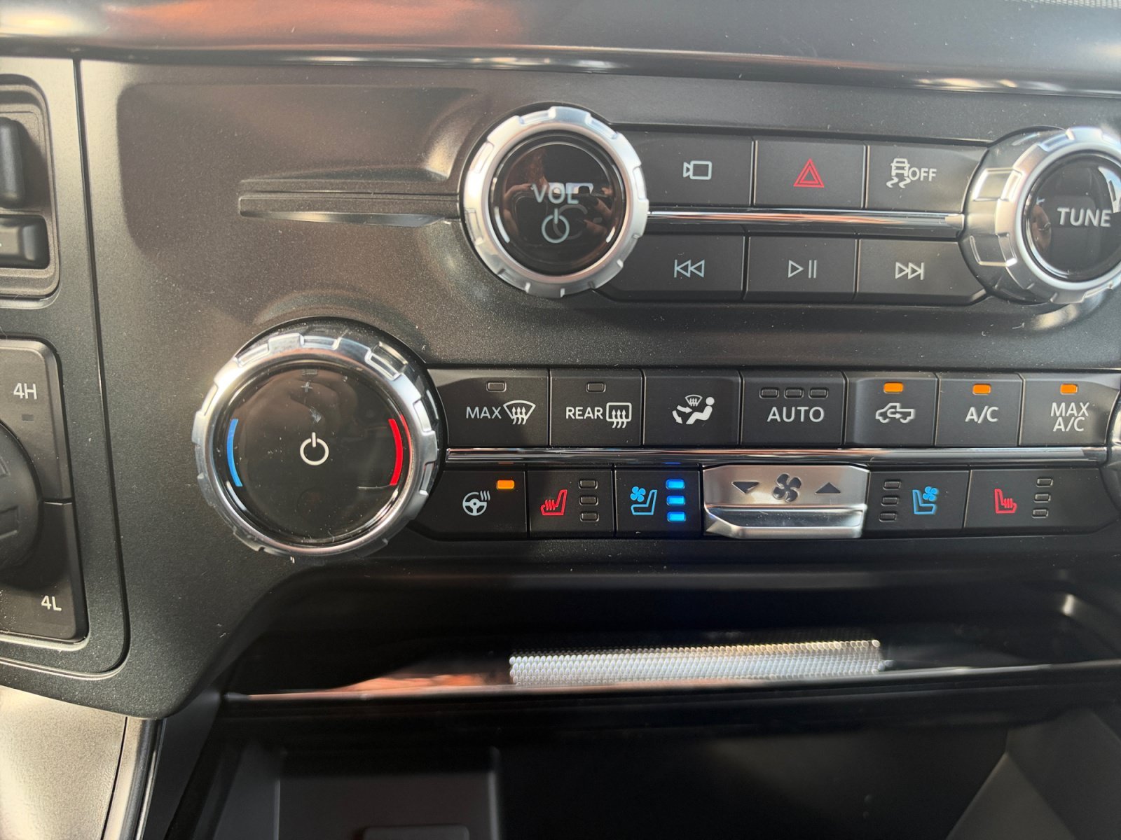 New 2026 Agate Black Metallic Ford LARIAT image 13