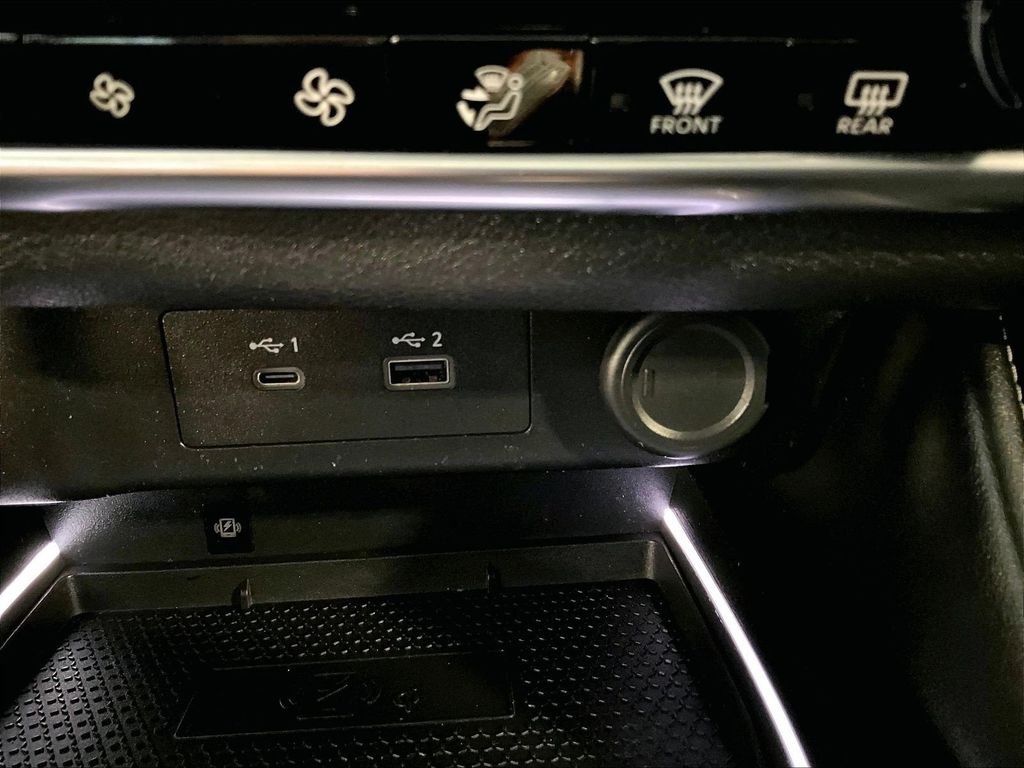 Used 2023 Black Nissan Platinum image 27