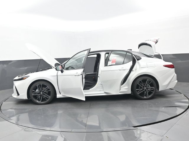 New 2026 Wind Chill Pearl/Black Toyota XSE image 32