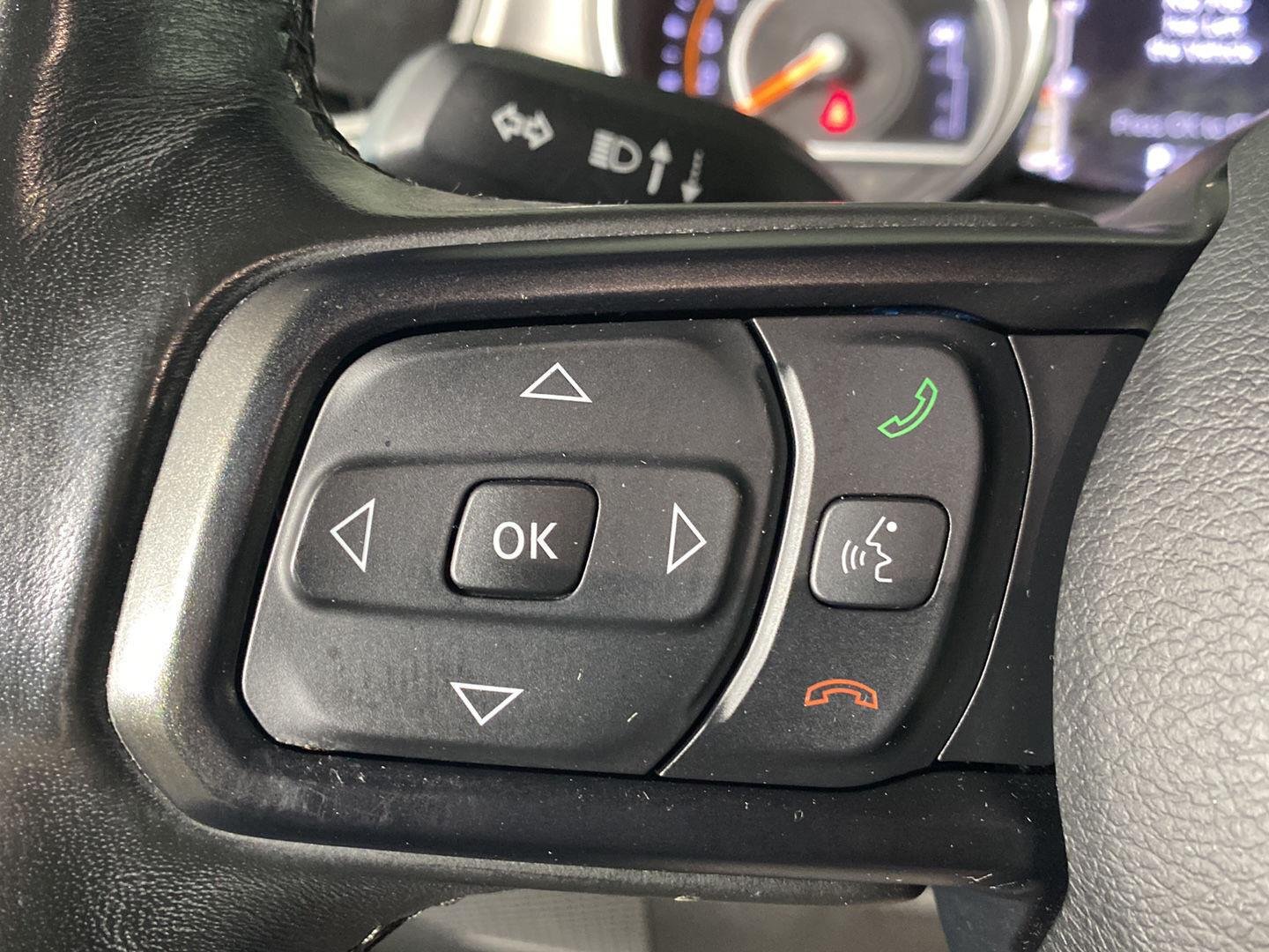 Used 2019 Bikini Pearlcoat Jeep Sport S image 18