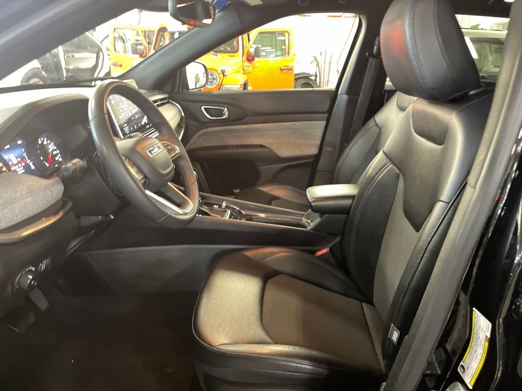 Used 2024 Black Jeep Latitude image 14