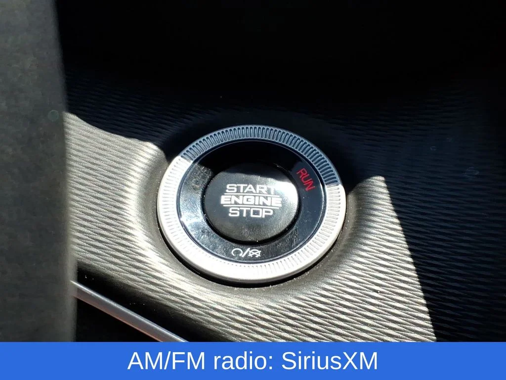 Used 2025 White/off-white Jeep Altitude image 9
