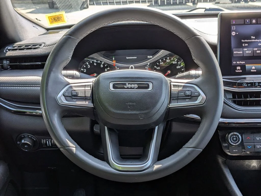 Used 2023 White Jeep Latitude image 13