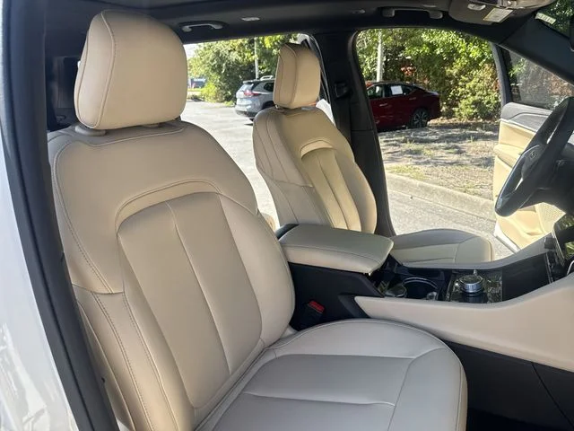 Used 2023 White Jeep Limited image 10