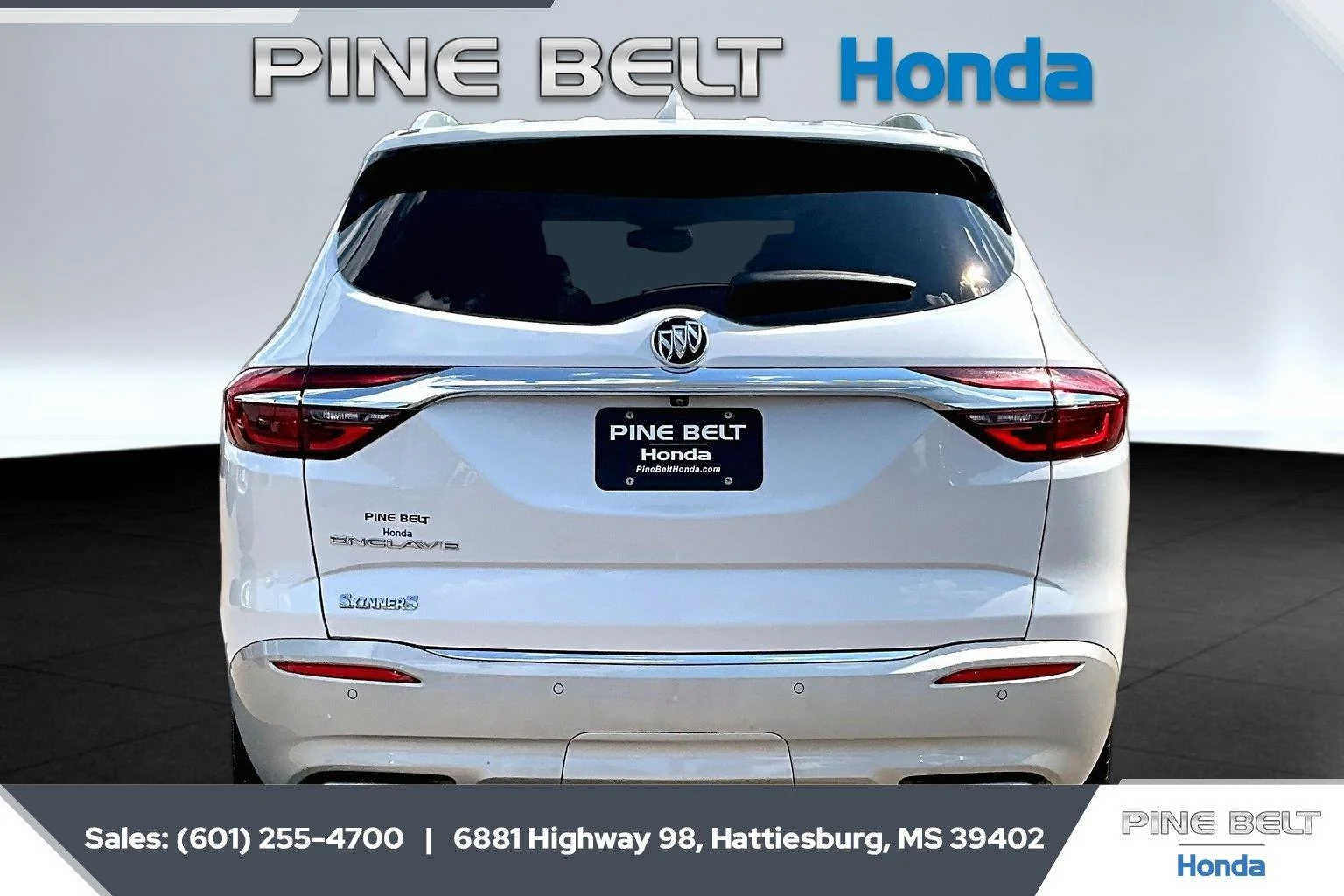 Used 2021 White Frost Tricoat Buick Essence image 4