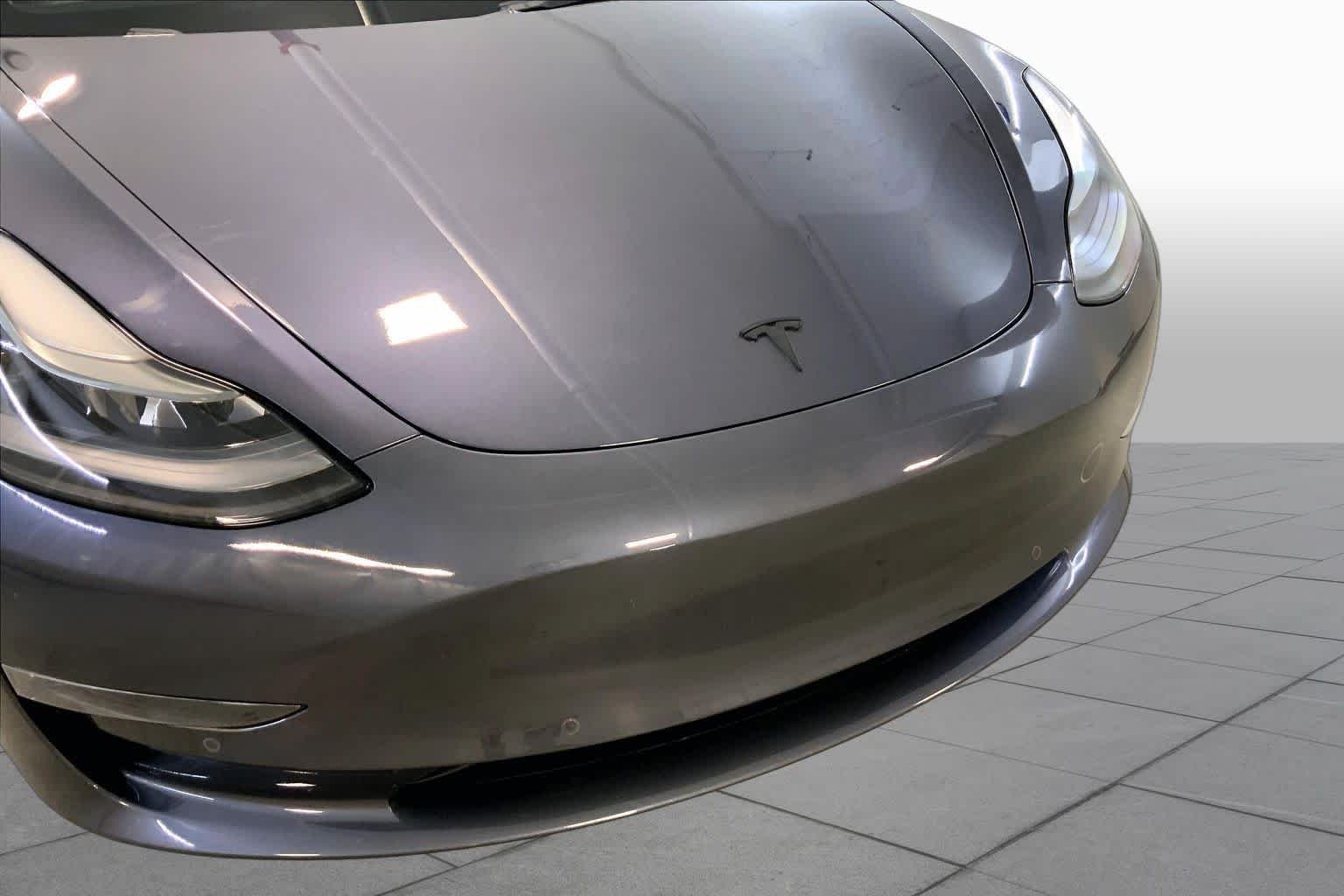 Used 2022 Midnight Silver Metallic Tesla Performance image 32