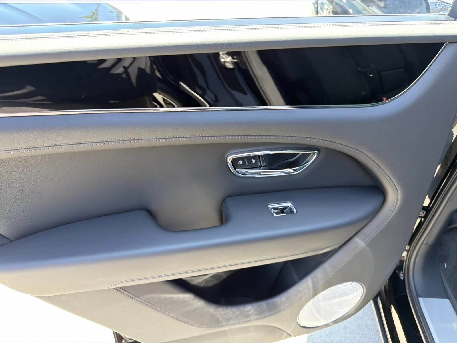2024 Bentley Bentayga - Photo 10